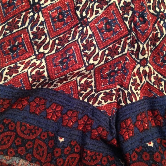 SOLD Hollister Cute Vintage Floral Pattern Romper - Picture 6 of 7